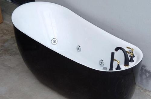 Bồn tắm nằm - giảm giá 50% tháng 10 tại Bình Thuận