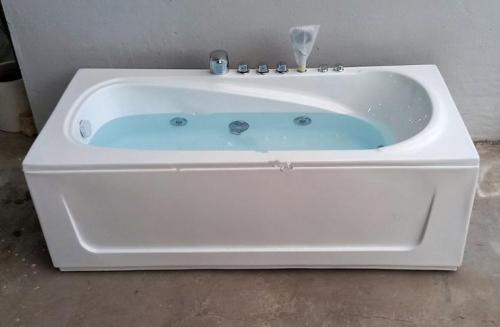 Bồn tắm kích thước 1m6, 1m7, 1m8 giá rẻ - chất lượng